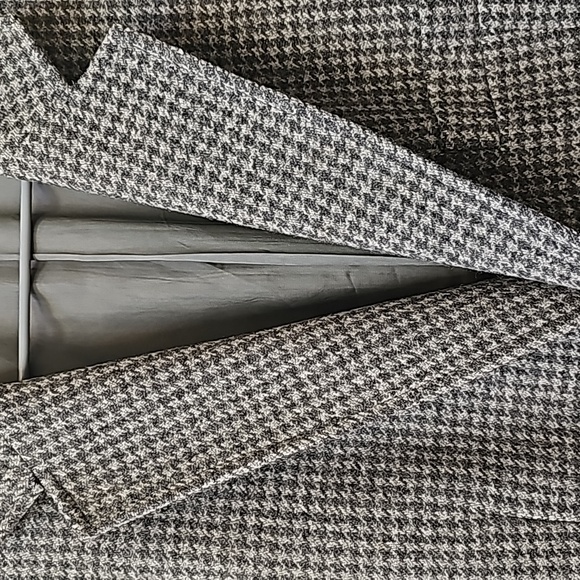 Beautiful houndstooth lambswool sport coat - Picture 2 of 7